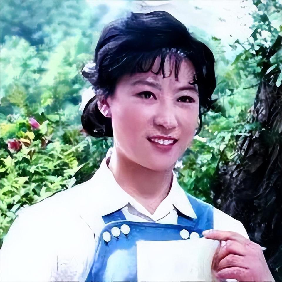 76岁王馥荔现状:丈夫离世8个月后,儿子王骁成了她最大的底气!