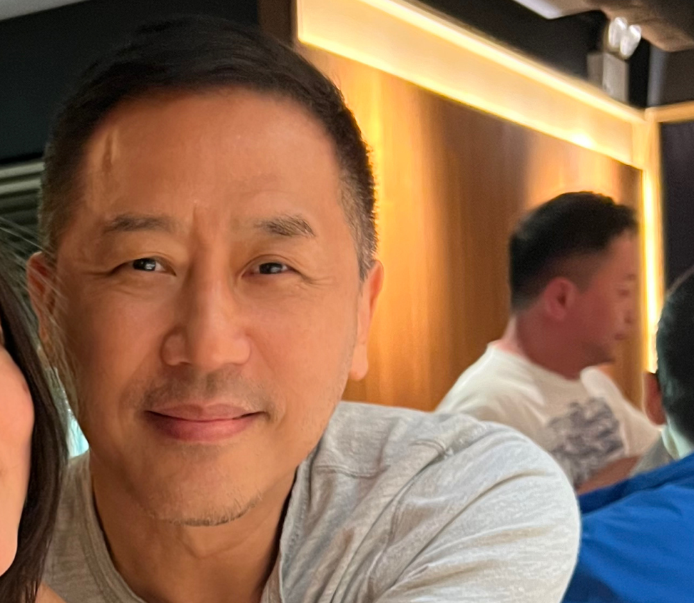 张国荣逝世21周年,唐先生发文悼念配文引热泪,本人近照白发苍苍