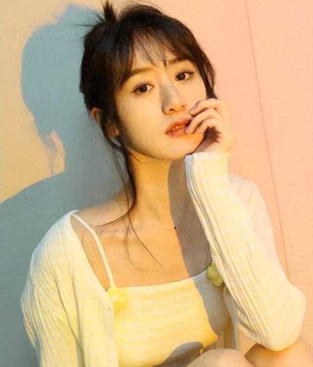 袁冰妍试图复出连续蹦跶,央视网发文隔山敲虎