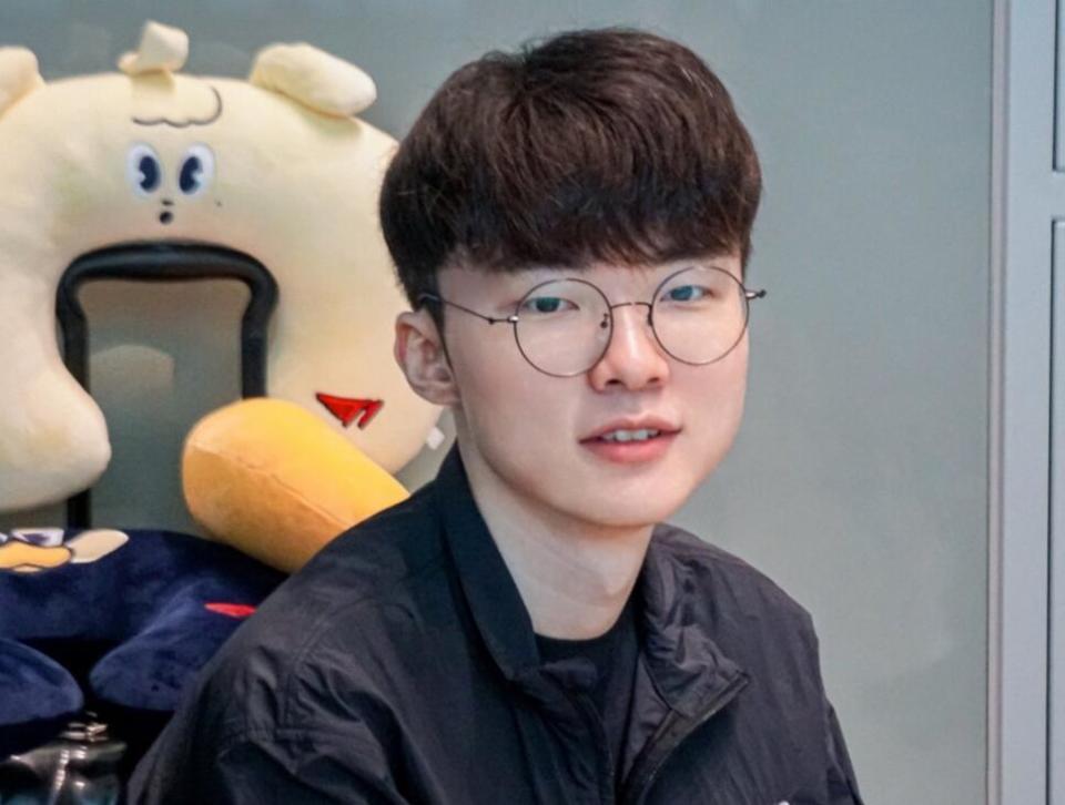 Faker手部伤势公布，伤疤明显，和theshy如出一辙_腾讯新闻