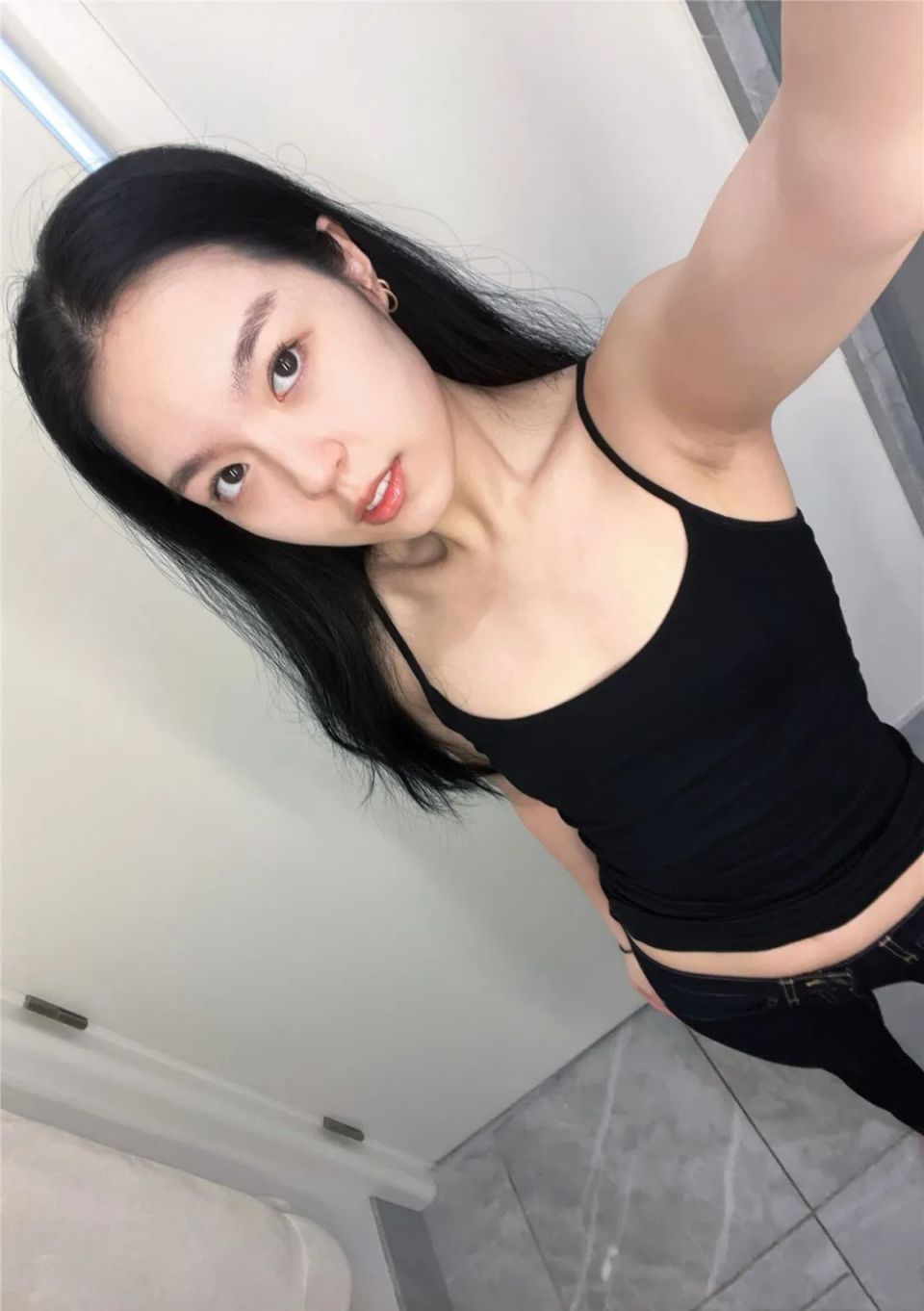 李咏女儿法图麦随拍引关注自在松弛展现个人风格