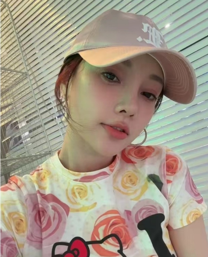 李小璐陪女儿上舞蹈课,甜馨舞姿酷飒赶超妈妈,母女俩共用一张脸