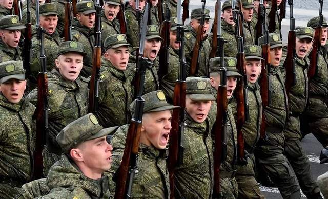 前线刚打了败仗，俄内部就起火，数万人上书，要求普京遣散动员兵红烧大虾的做法
