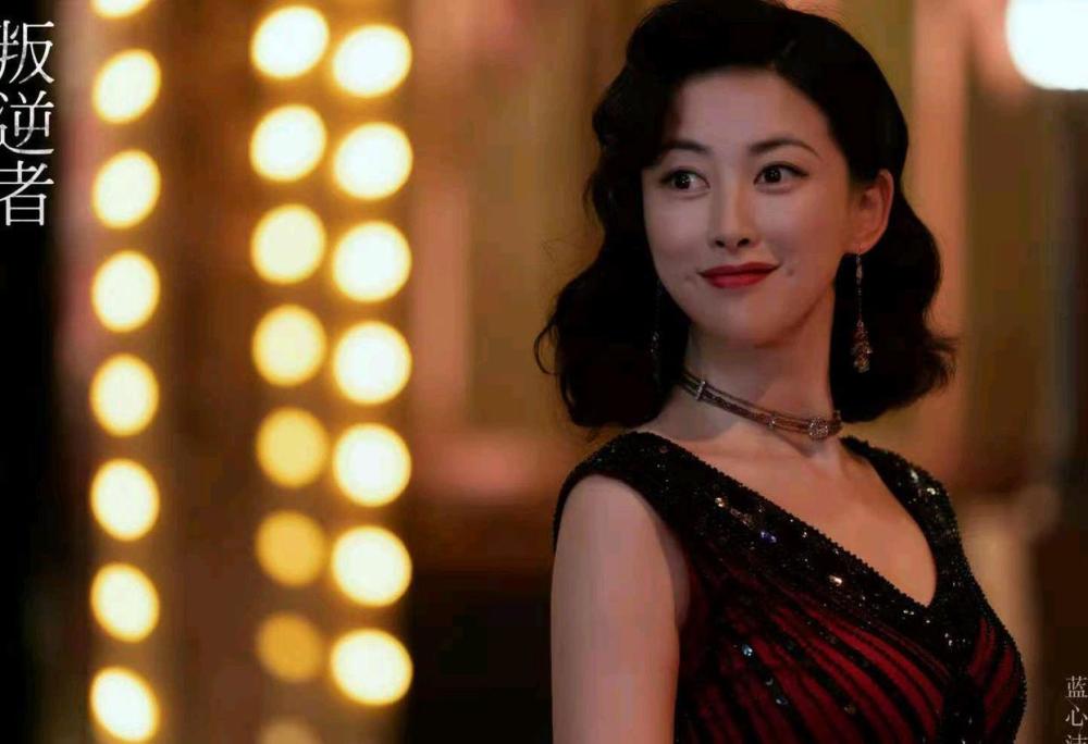 朱珠凭借叛逆者女二蓝心洁实力碾压童瑶她的美很浓烈