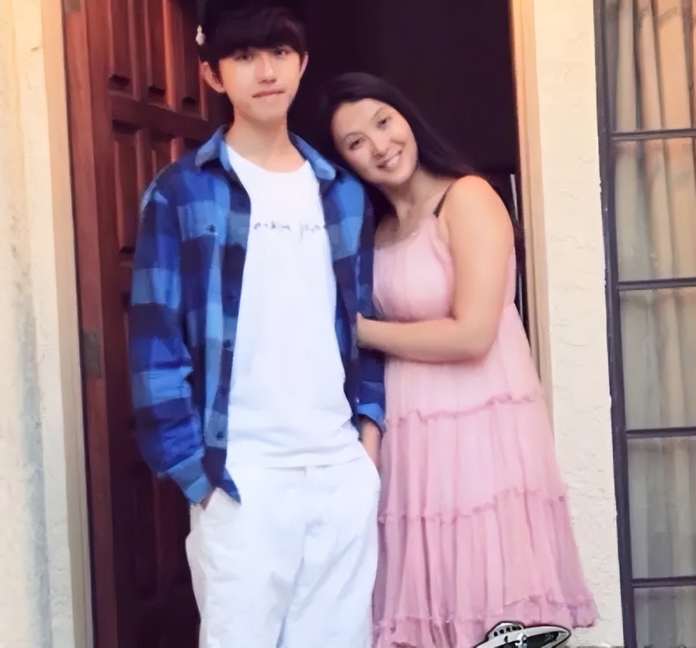 事情发生后,蔡徐坤让女方堕胎,不过这事在蔡母看来,一切都充满了疑虑