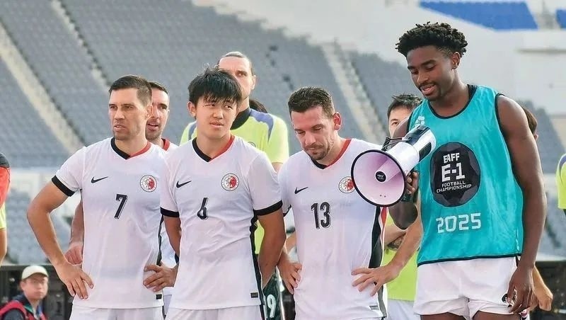 足球 - 东亚杯赛后辱骂国足球迷，中国香港前锋米高遭中甲球队解约