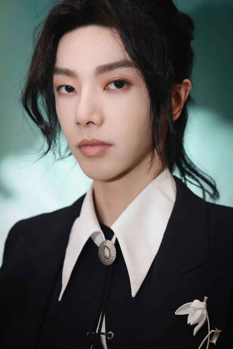 黄子韬演唱会票房惨淡,华晨宇争议不断,"虚"红明星出路在哪?_腾讯新闻