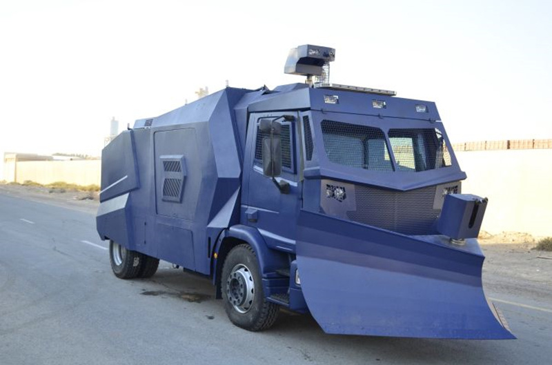 捕食者防暴水炮车这侧脸有点像垃圾清运车