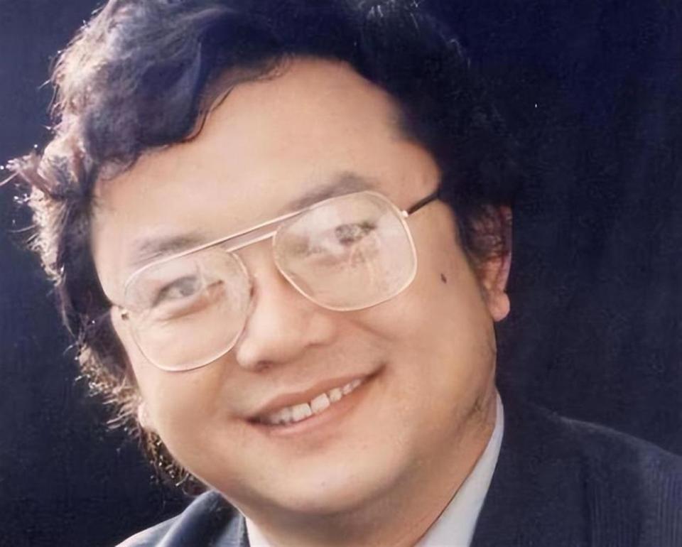 事实证明，被传卖掉上亿豪宅移民美国的王刚，已走上另一条大道了_腾讯新闻
