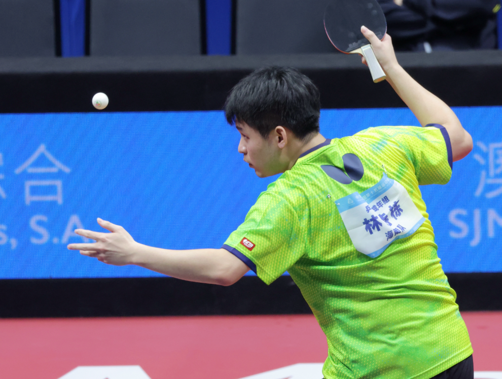 林詩棟奪銀牌採訪！高度評價樊振東，認可自身決賽表現，強調學習 - 