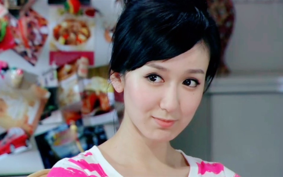 娄艺潇新片惹争议,胡一菲滤镜不保,回顾其尴尬的十年影视之路