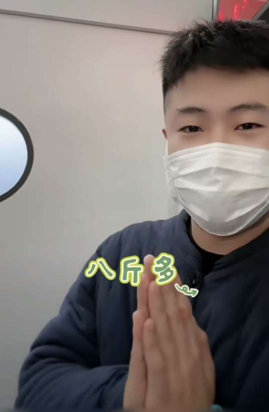 "刘能"儿子王亮二胎得子,剖腹产孩子8斤多,亲妈温美玲陪产_腾讯新闻