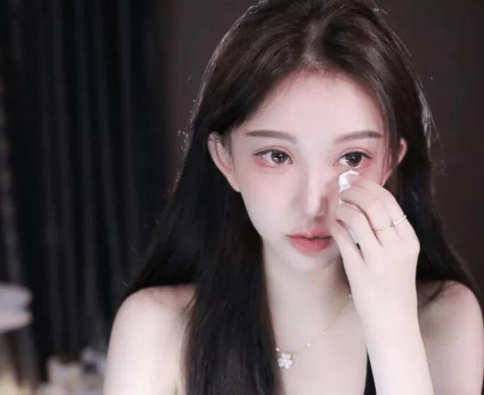 南妹儿不满足大哥的要求收入下滑陷入低谷期粉丝劝她找个老头嫁了