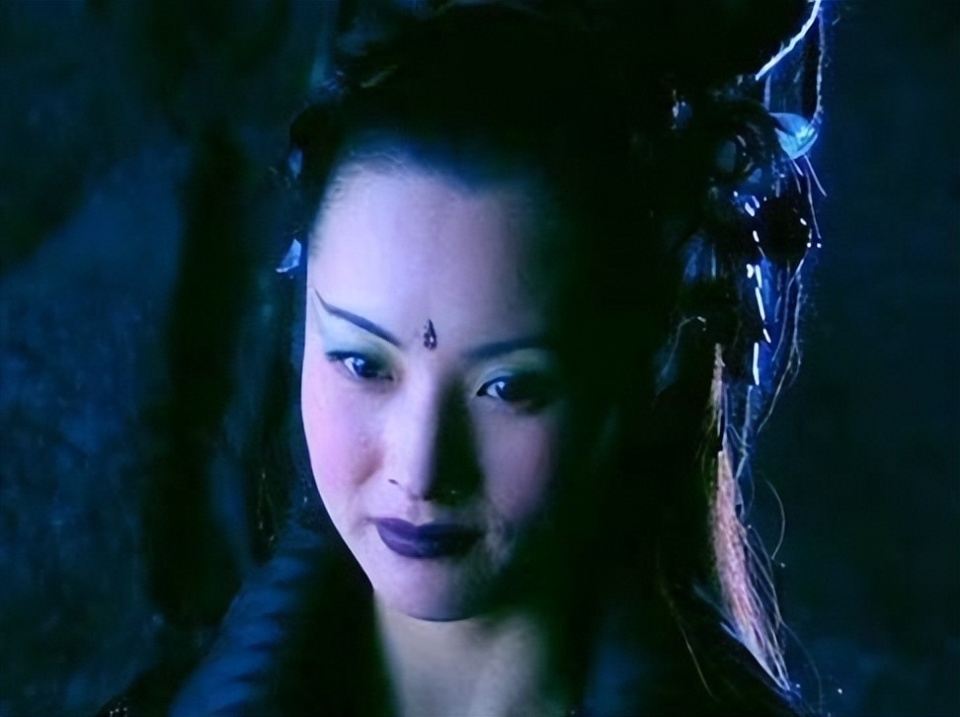 演员杨明娜:二十年前跟吴京演cp,最美师娘当年是美艳蚌精_腾讯新闻