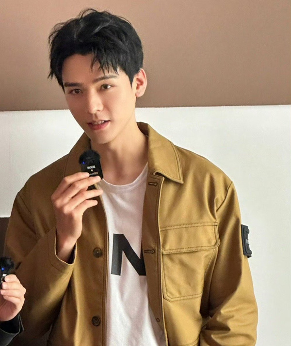 时装周成女星照妖镜,腿短,脸虐,仪态差,43岁的她还在大杀四方