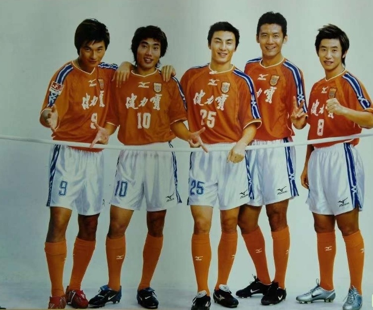 工作足球30年，11季冠军不见了，广州队租赁冠军奖杯全力自救
