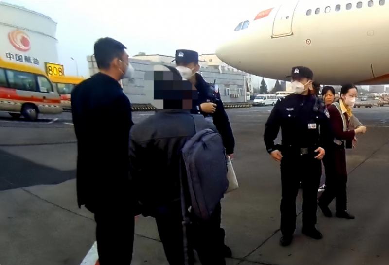 多名旅客因乘坐飞机吸食电子烟受到处罚