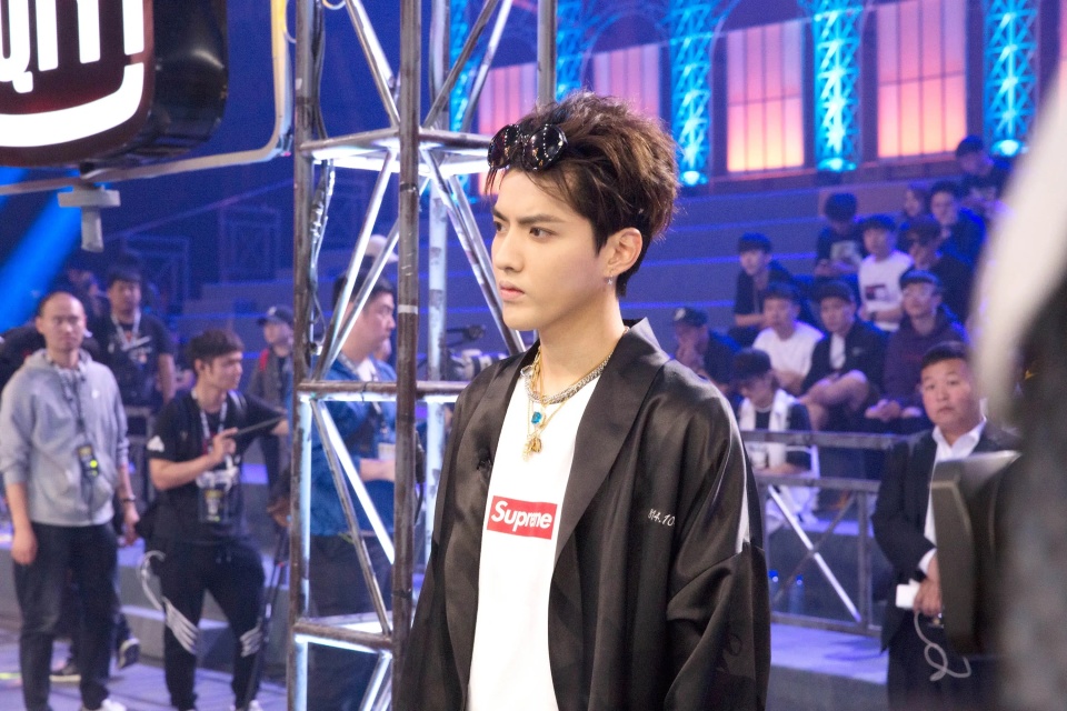 据吴亦凡的好友,主持人马松在微博中发文透露,吴亦凡在一审时当庭选择