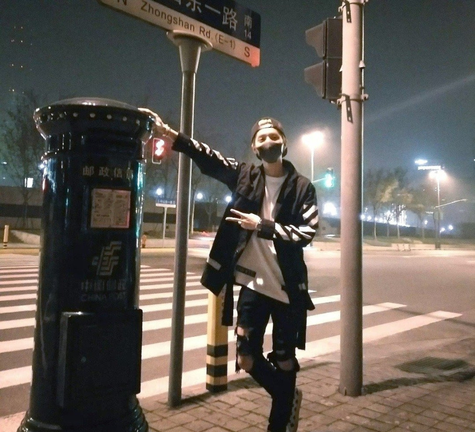 过气顶流不如白鹿？鹿晗如今的处境，算不算是得偿所愿？-腾讯新闻