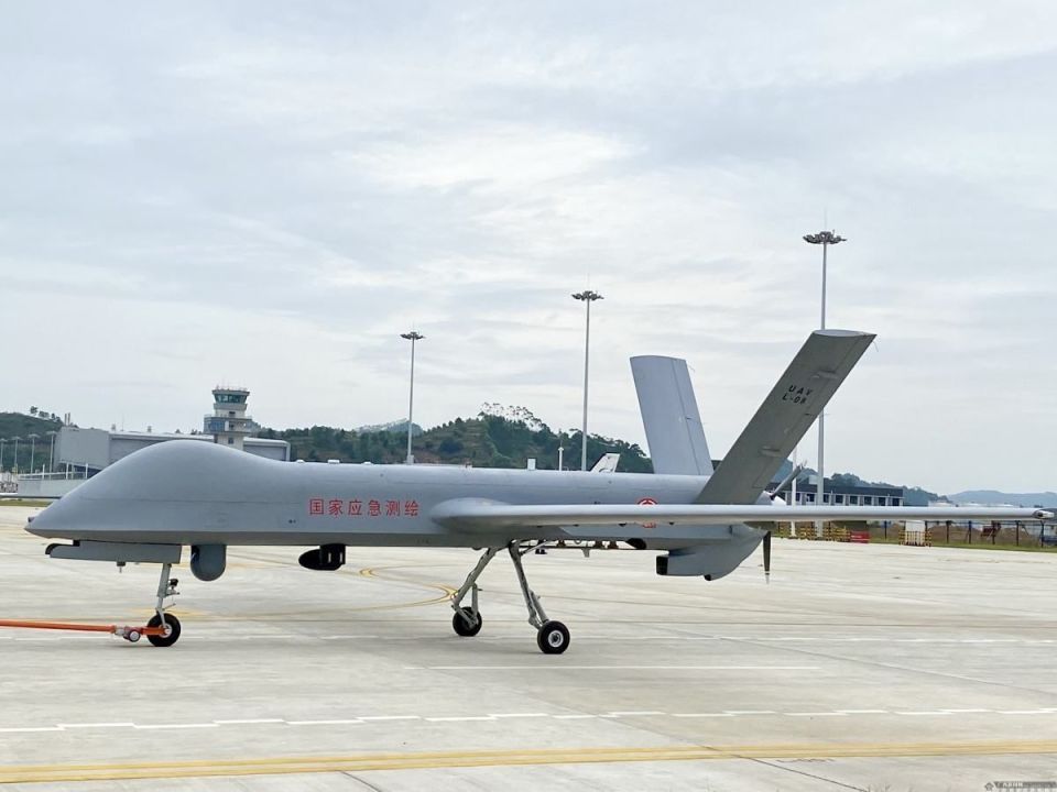 解放军陆航装备彩虹-4大型无人机世界罕见,陆军也有了空中重拳_腾讯
