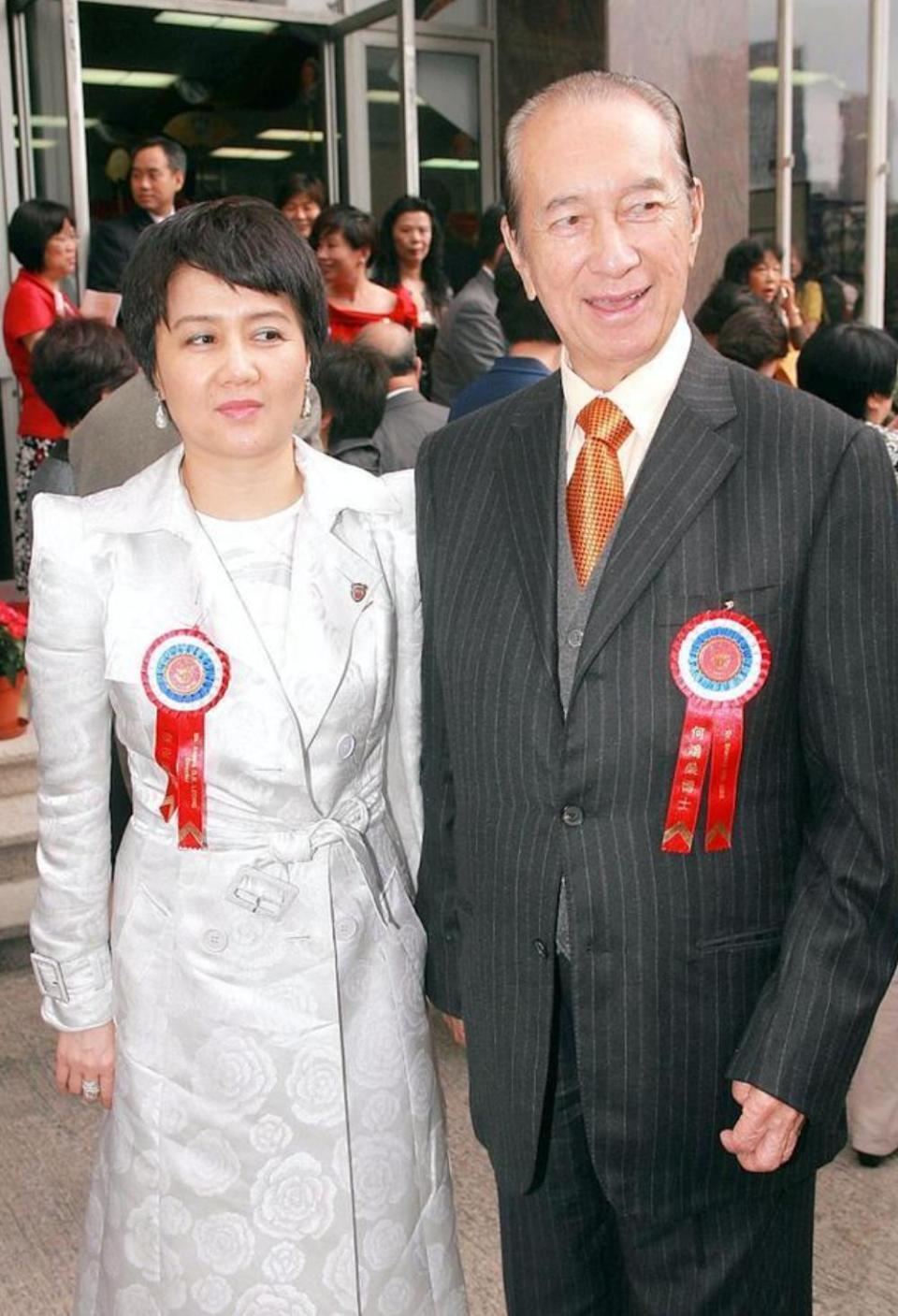 65岁梁安琪亮相保良局晚宴，打扮低调不失贵气，罕提何鸿燊李兆基_腾讯新闻