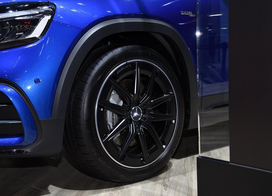 一代智商税之王,奔驰glb 2.0t,落地价格至少要50万_腾讯新闻