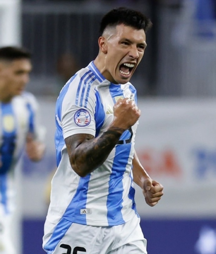 都是因伤缺席世界杯的老臣,卢卡斯-马丁内斯顶替了福伊特的位置,只有