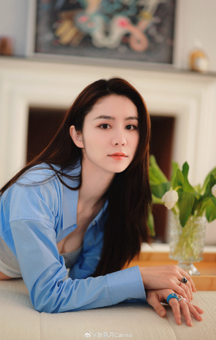 林峯老婆晒近照,穿娜扎同款辣妹裤秀马甲线,被群嘲很"lou"