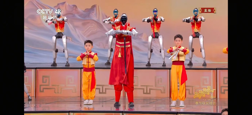央视春晚武术节目《武BOT》亮相，宇树人形机器人演绎传统武术_腾讯新闻