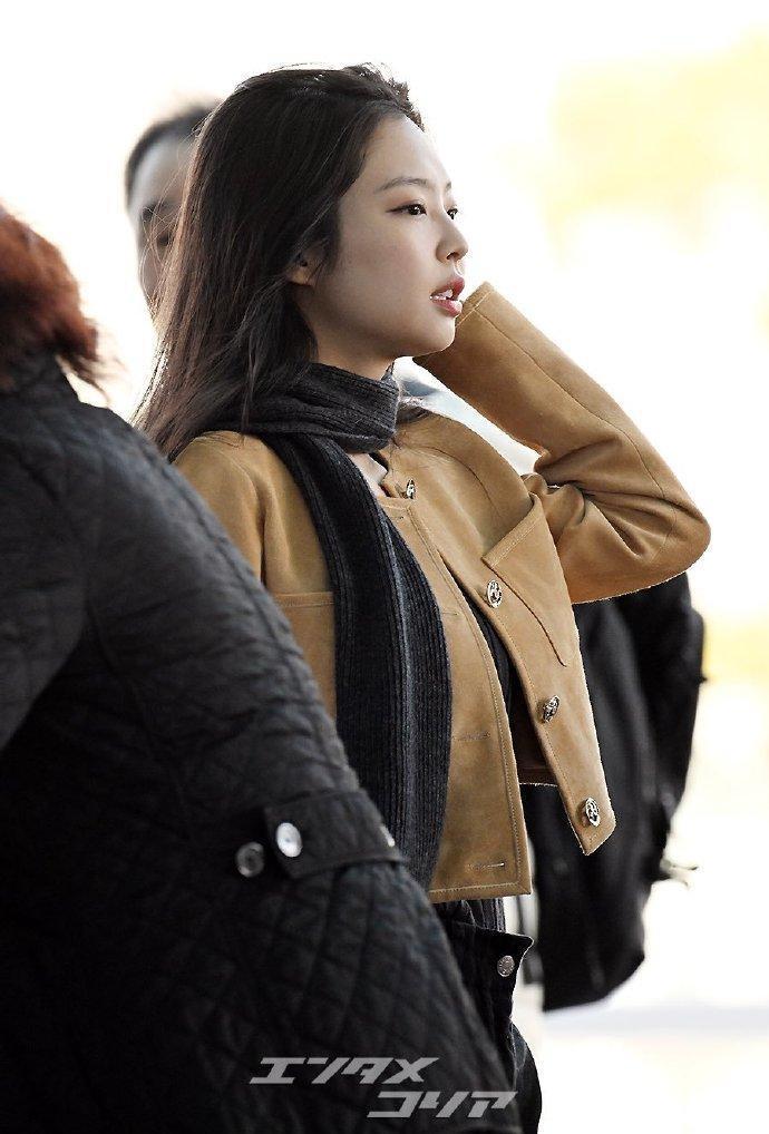 韩国知名女星机场意外情况不断她脸色难看露出哭泣的表情