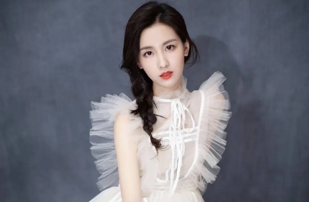 只有孙珍妮和陈都灵这2位美女吃到了红利!_腾讯新闻