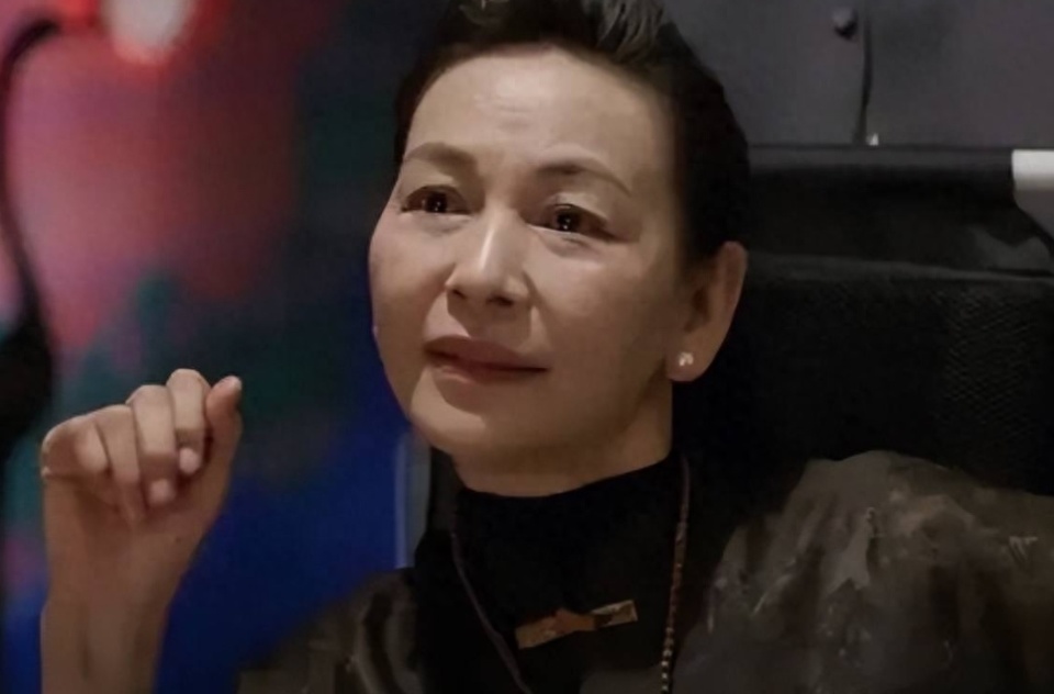 "影后"甘心当绿叶,58岁的艾丽娅用配角证明,小角色也能发光_腾讯新闻