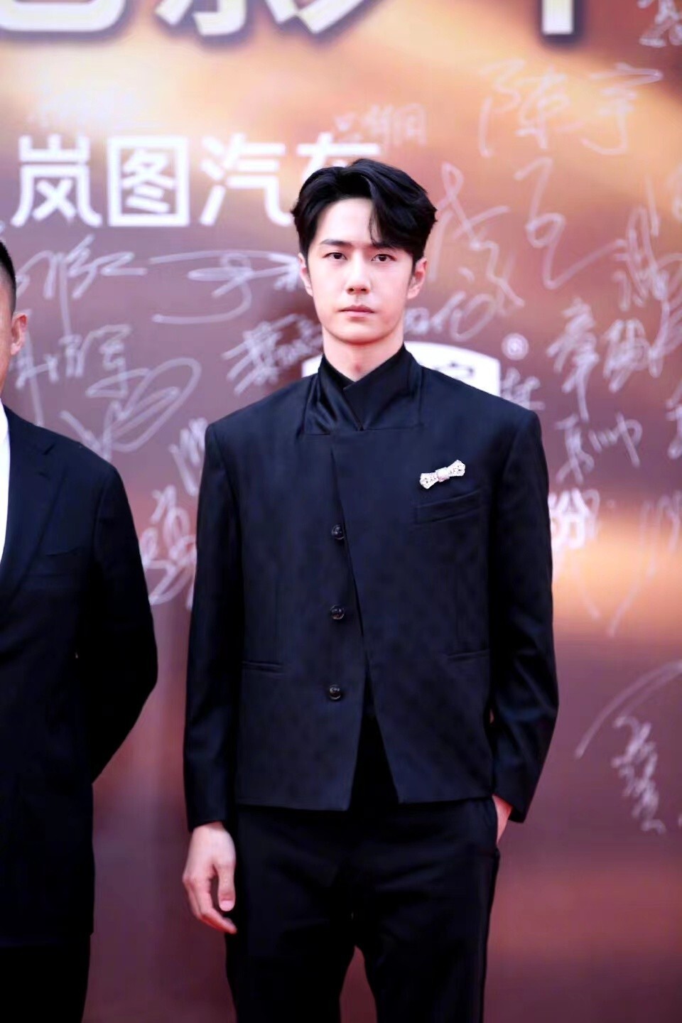 华表奖众星造型,杨颖关晓彤优雅,娄艺潇臃肿,王一博裤子开线