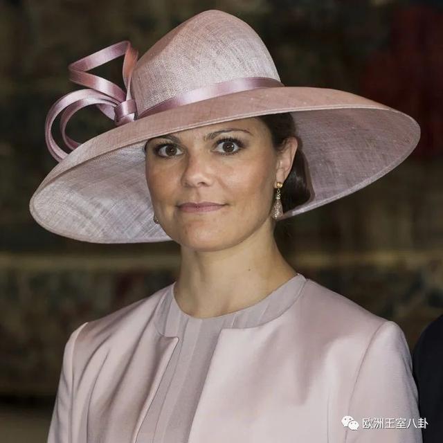 为什么欧洲王室女性都爱戴大帽子?_腾讯新闻