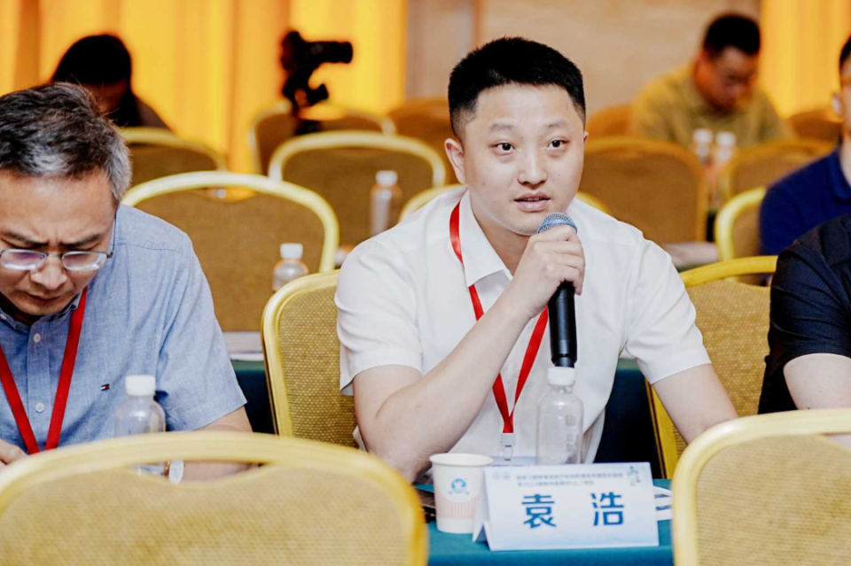 演示(二)由四川省人民医院郭志义教授,西昌市人民医院王晓松教授主持