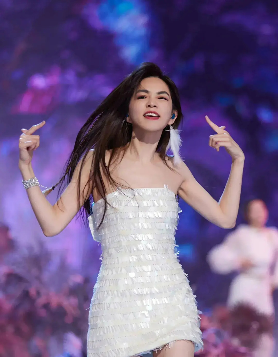 42岁的陈嘉桦重新出道事实证明she已经走上截然不同的三条路