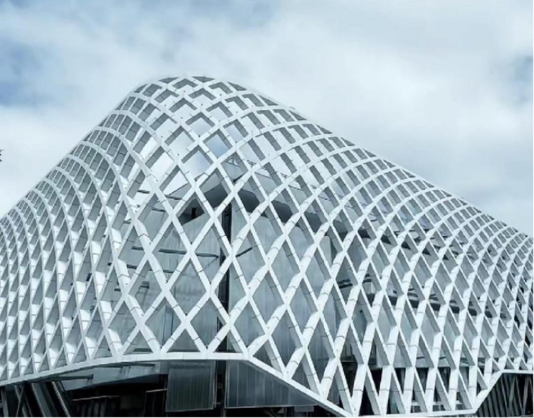 的作业一拍摄一张照片包含元素的镜子;作业二拍摄一张突变构图的照片