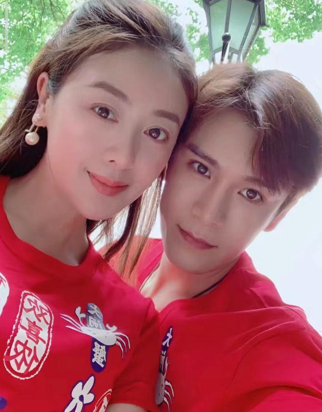 小李琳和经超结婚后为老公生下了一个可爱的女儿,她也时不时地就会