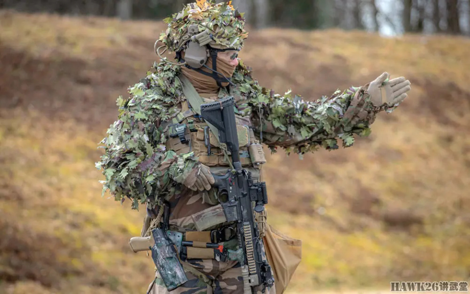 法国第126步兵团GCA突击队实弹训练 HK416步枪转换格洛克17手枪_腾讯新闻