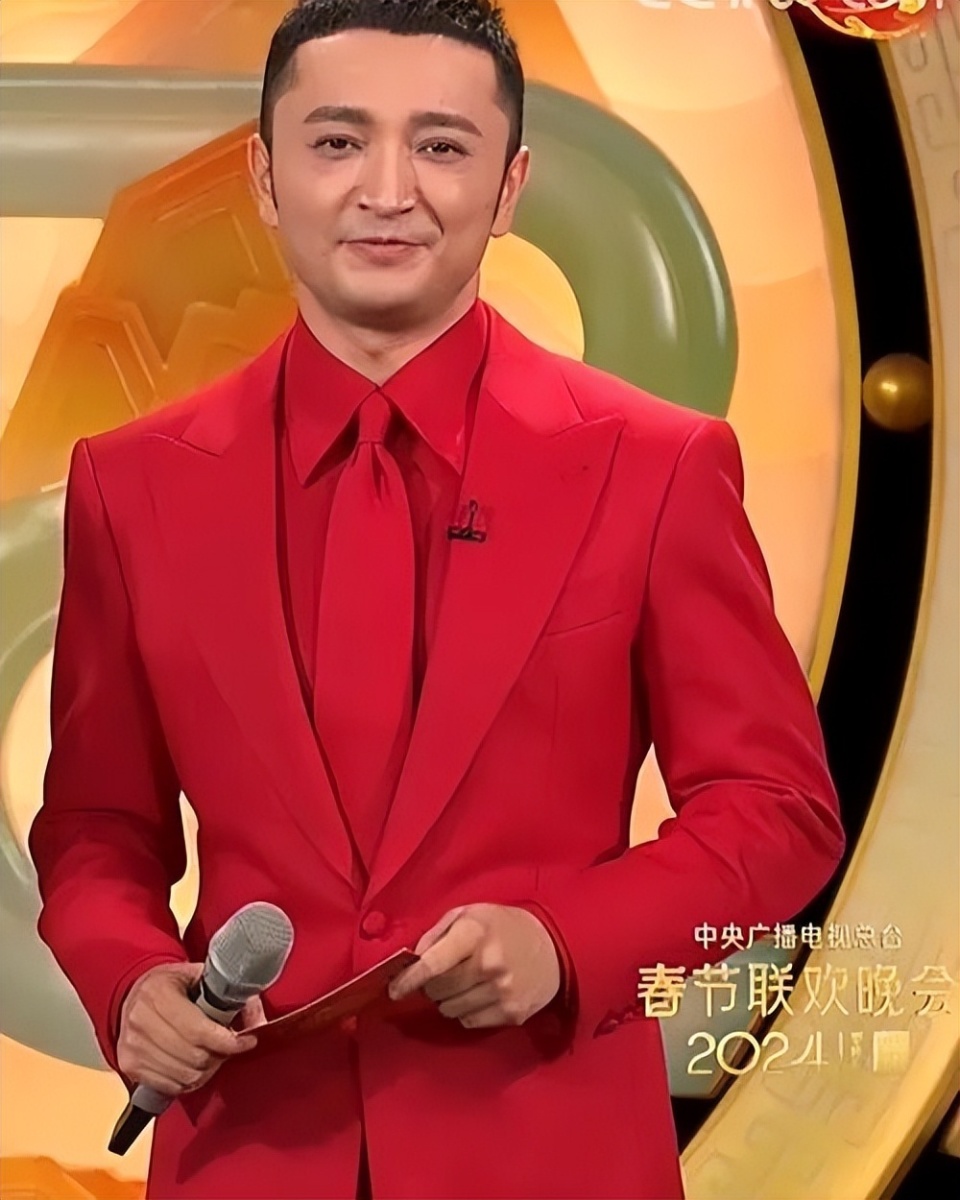 2024春晚主持团马凡舒3套华服让人惊艳龙洋富贵撒贝宁好接地气