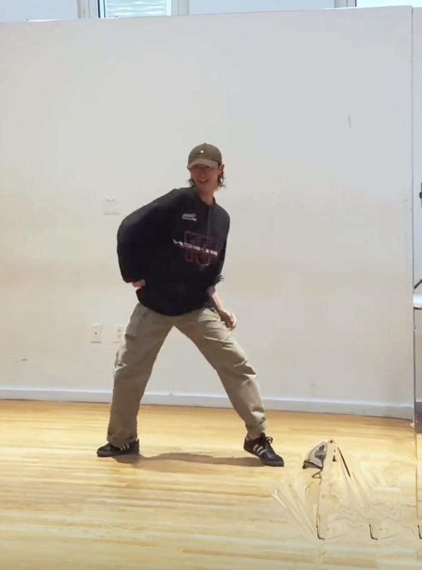 伊能静儿子跳女团舞,动作流畅表情自信,穿男装超帅气_腾讯新闻