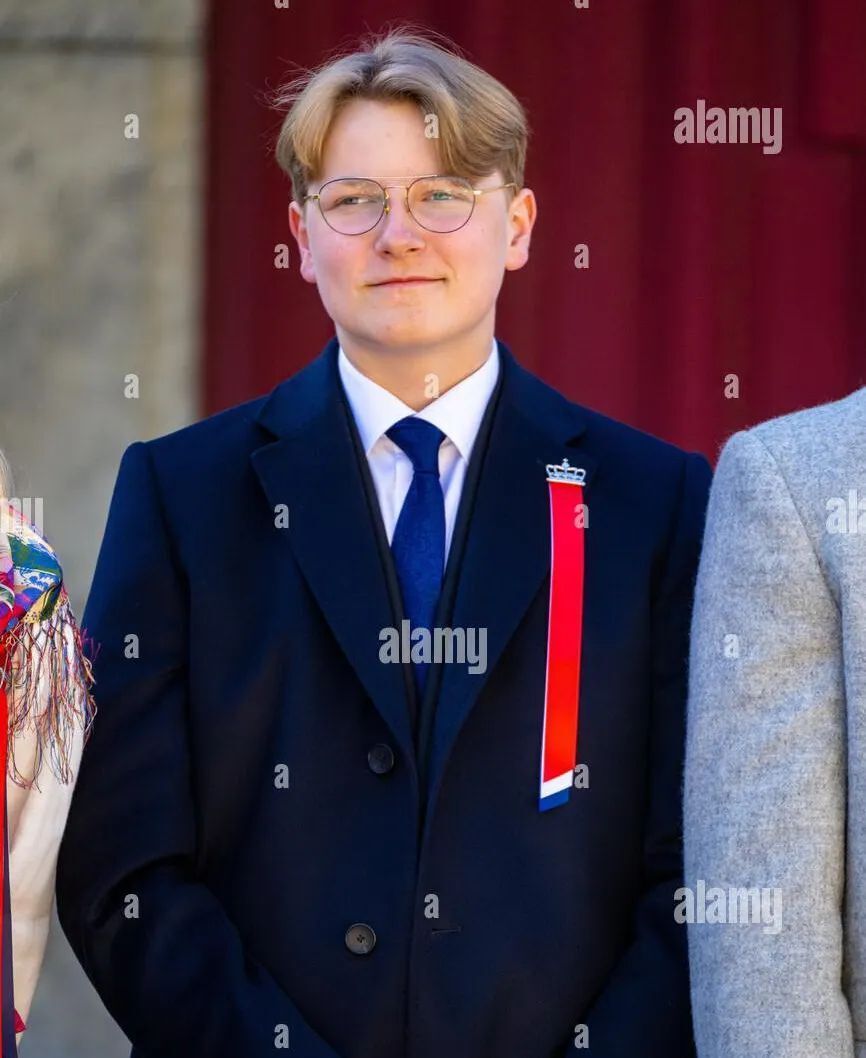 挪威无存在感小王子庆祝18岁生日 网友:真不是38?_腾讯新闻