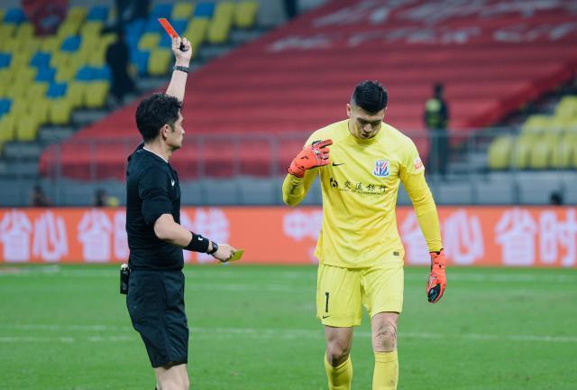 馬鎮入選國足！新賽季0出場，媒體人集體開炮：入選欠點兒說服力 - 