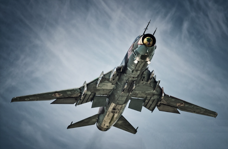 廉颇已老:越南苏-22m4战斗攻击机训练坠毁,飞行员丧生_腾讯新闻