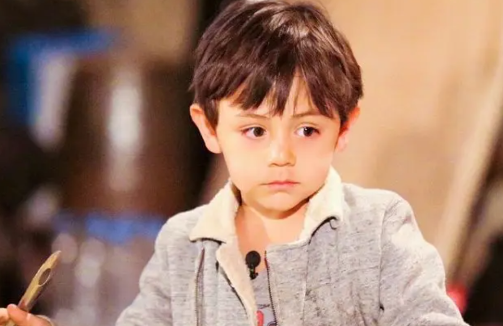 刘烨儿子诺一近照曝光,浓眉大眼有贵气,被指撞脸何炅丁真等人_腾讯