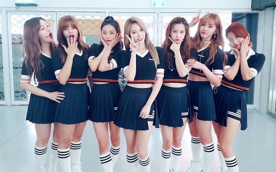 8人成团7人未成年,舞台表演直接累晕,韩国女团的竞争太激烈了