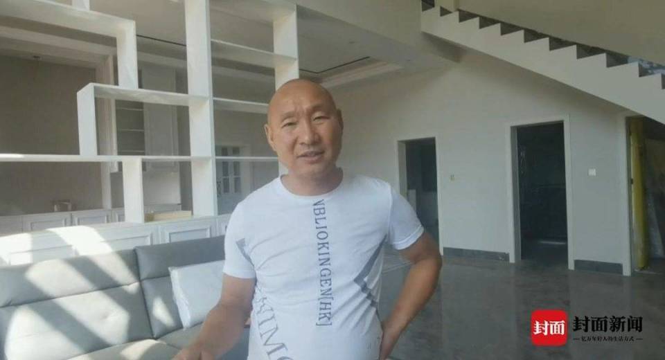 "窦先生说,他将这一情况反馈给经销商负责人李大刚,对方告知他房屋要