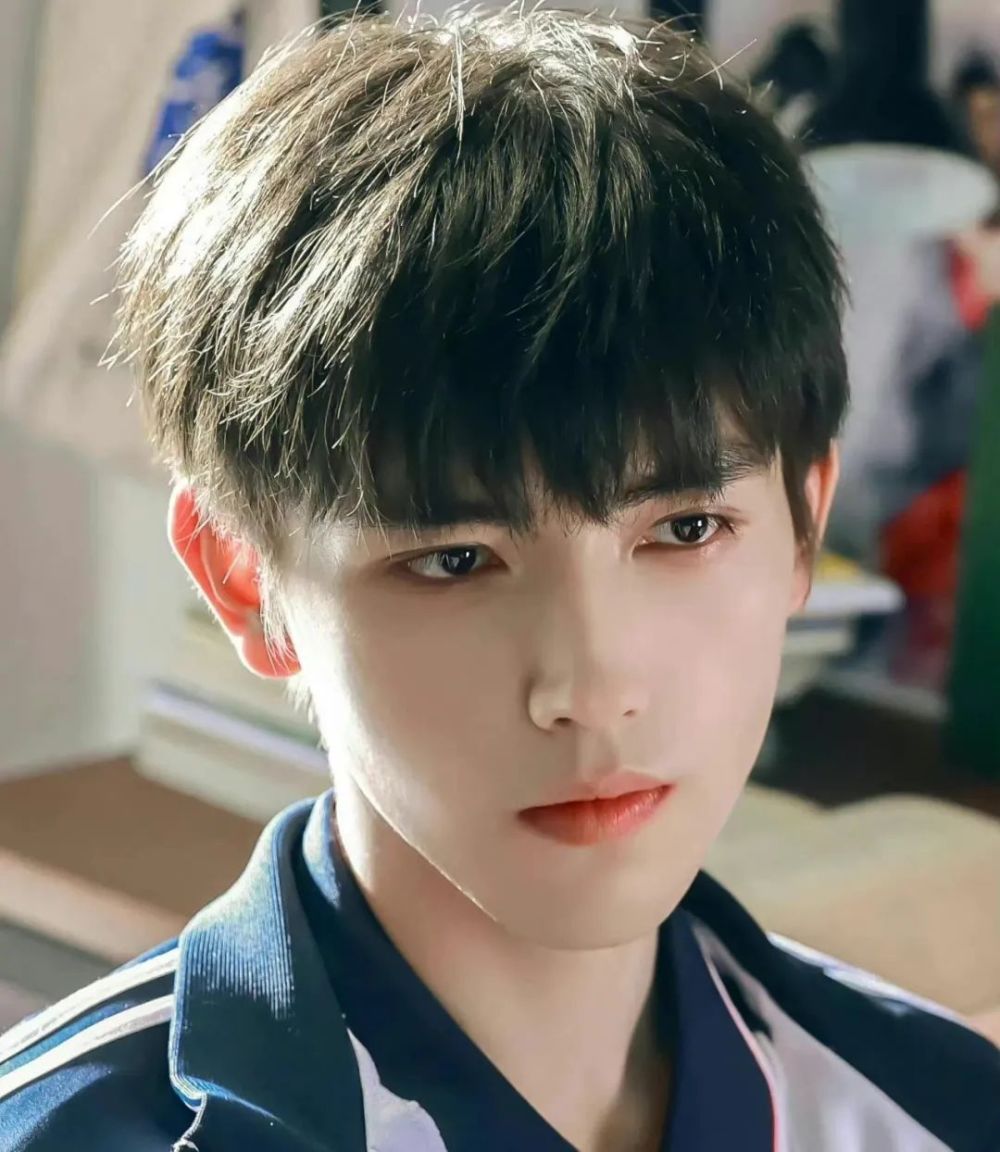 人不可貌相,从蔡徐坤到华晨宇,这些看似纯情的男星,个个"两副面孔"