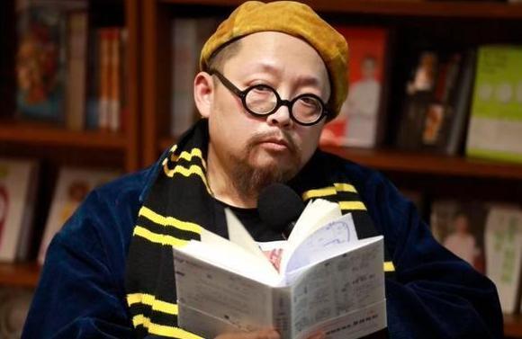 史航翻车,颜值遭攻击,昔日言论被扒,曾贬低女性和数理化