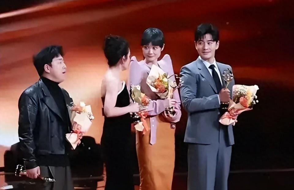 黄渤对李宇春这一挡,彻底暴露了他的人品,张凯丽的话,有人信了_腾讯